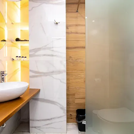 Golden Apartament Warna